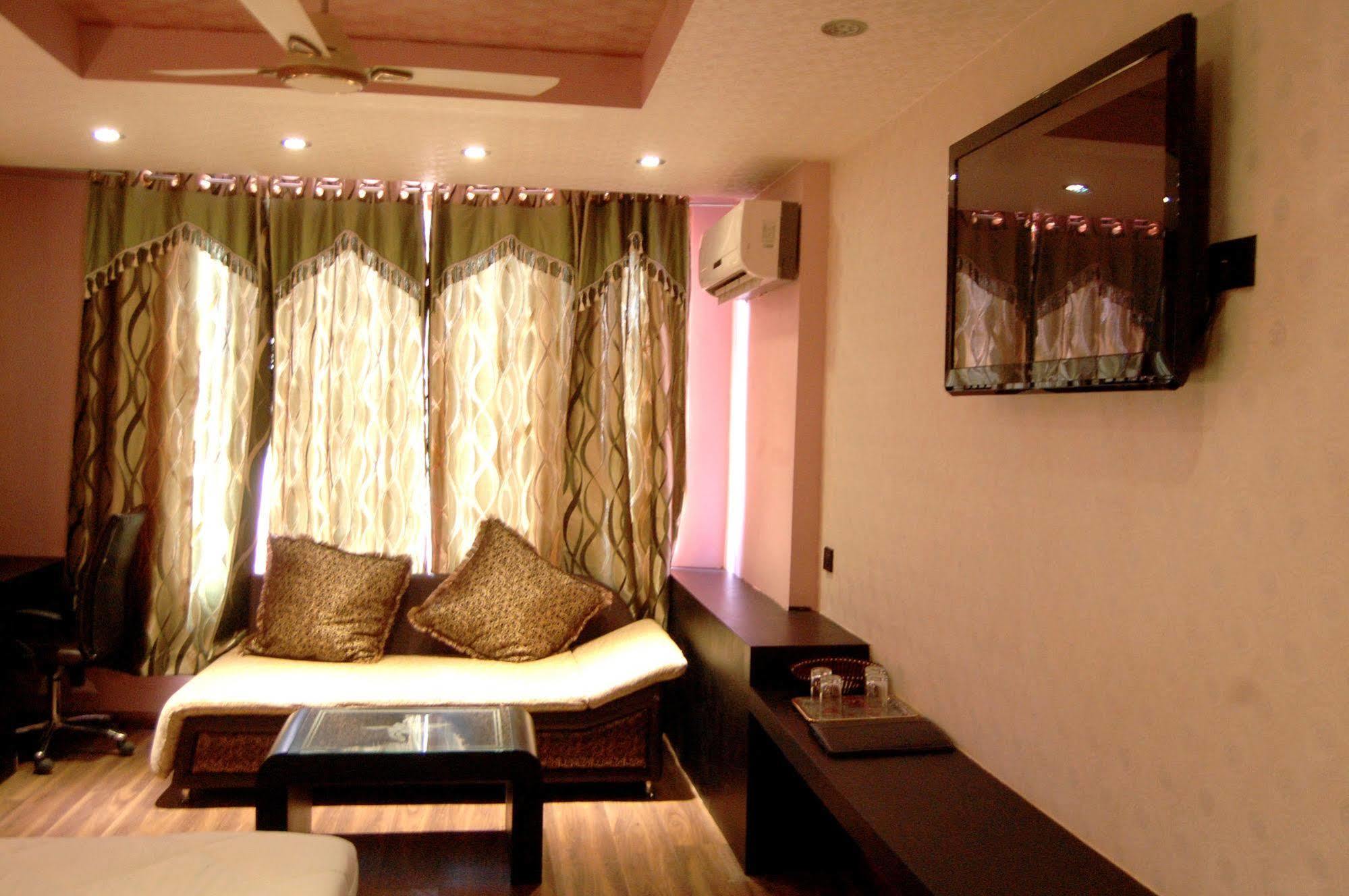 Oaktel Hotel Grand Shiva Near Ganga Ghat Haridwār Екстериор снимка